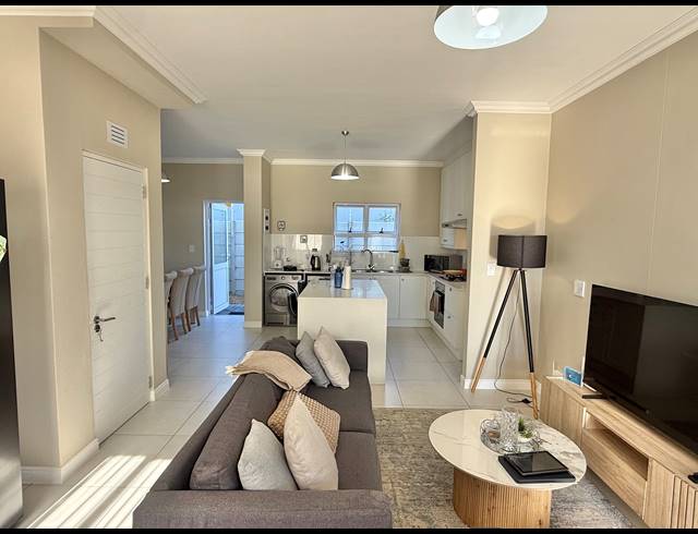 3 BEDROOM TOWNHOUSE FOR SALE IN SUNNINGDALE
